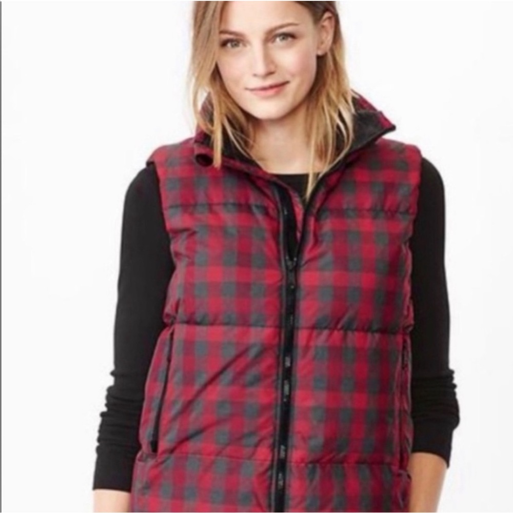 Gap Winter Warmth Buffalo Plaid Puffer Down Vest EUC, size Medium